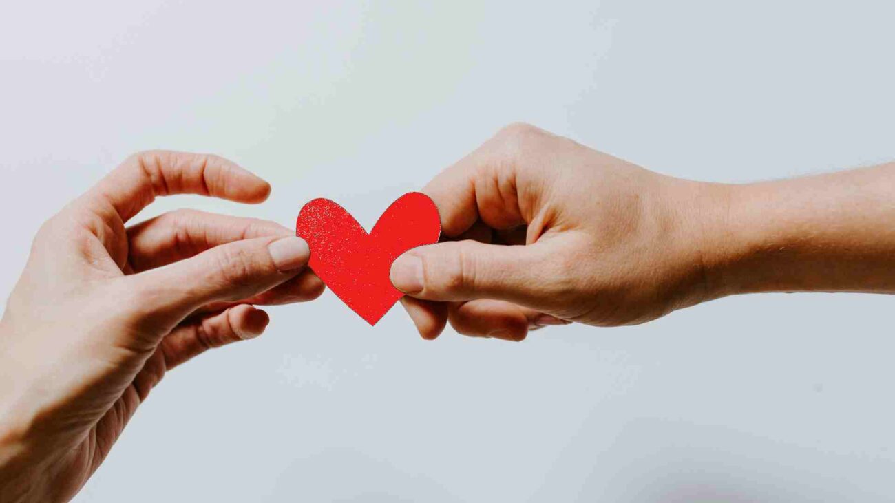 cine are grija de noi